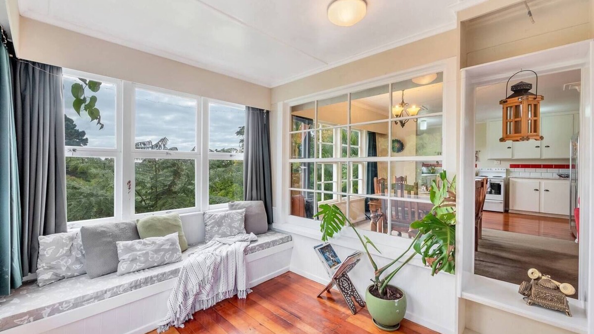 St. Heliers House | Leafy, quiet, rustic but so convenient. Close to CBD, beaches and forest.n