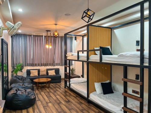 Mahipalpur Extension Apartment | Leafyinn Bunk House