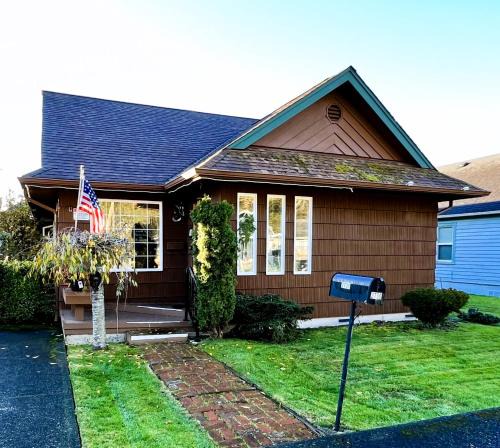 Aberdeen House | Leah's Homestay in Hoquiam