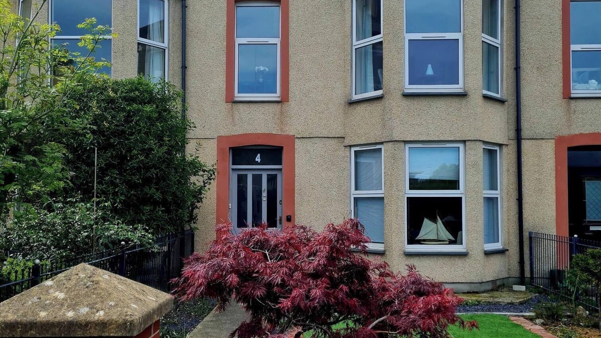 Penmaenmawr House | Leamington Beach Villa
