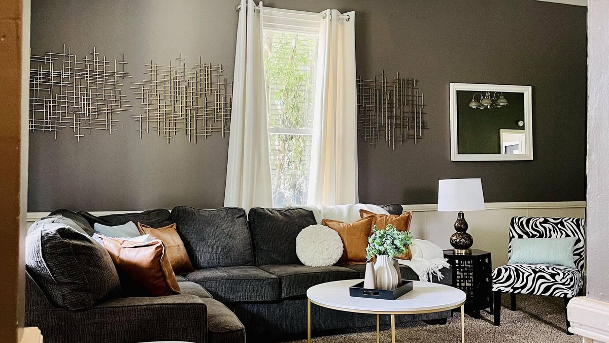 Evansville House | Leaning House of Haynie | Trendy 2BR/1BA Apartment