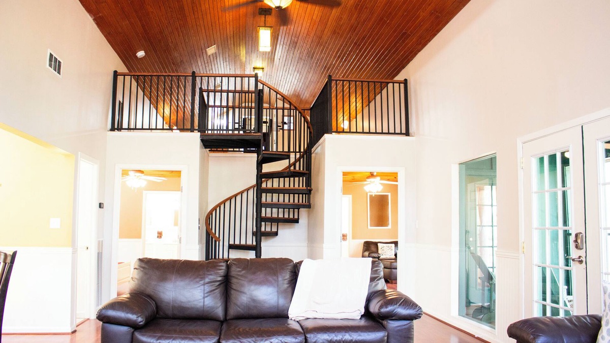 La Grange Cabin | Leaning Pines Lodge, Sleeps 10, Double Cabins in the woods, 30 min to Round Top