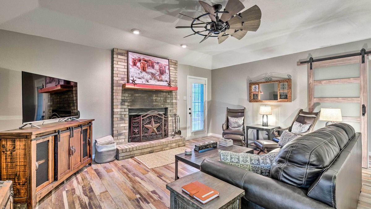 Granbury House | 'Leaping Toad Ranch' ~ 9 Mi to Lake Granbury!
