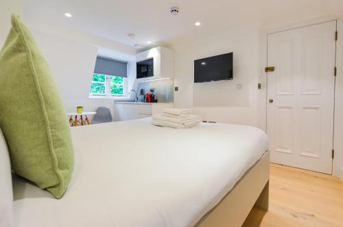 Farringdon Apartment | Leather Lane Concept Apartments