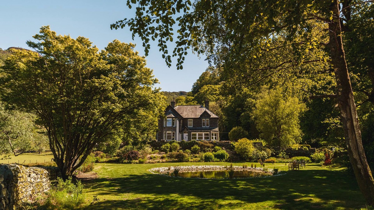 Manesty Cottage | LEATHES HEAD COUNTRY HOUSE, pet friendly, with hot tub in Keswick