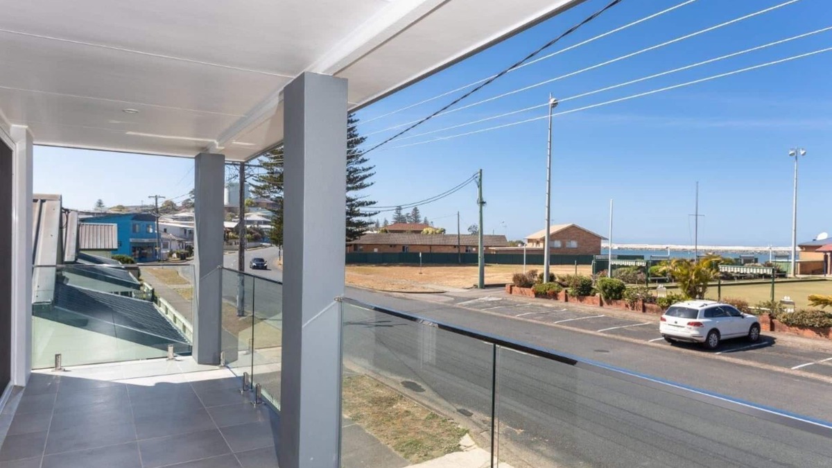 Harrington House | Leave the big smoke behind & head up the coast for relaxed, warm, beach-side