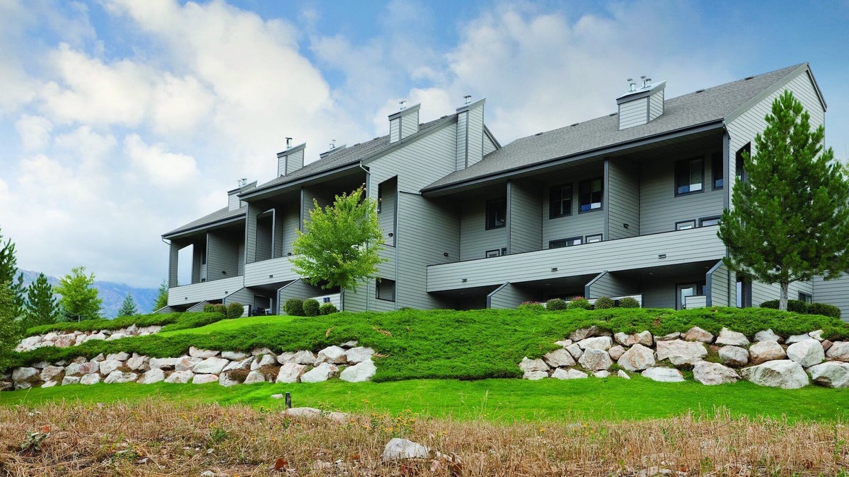 Wolf Creek Resort | Leave your worries at the door!
