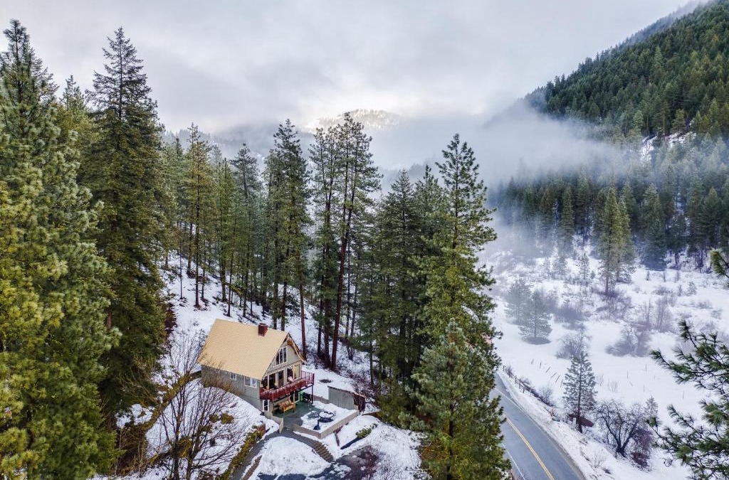 Leavenworth House | Leavenworth Mountain View Cabin w/Space to Hike