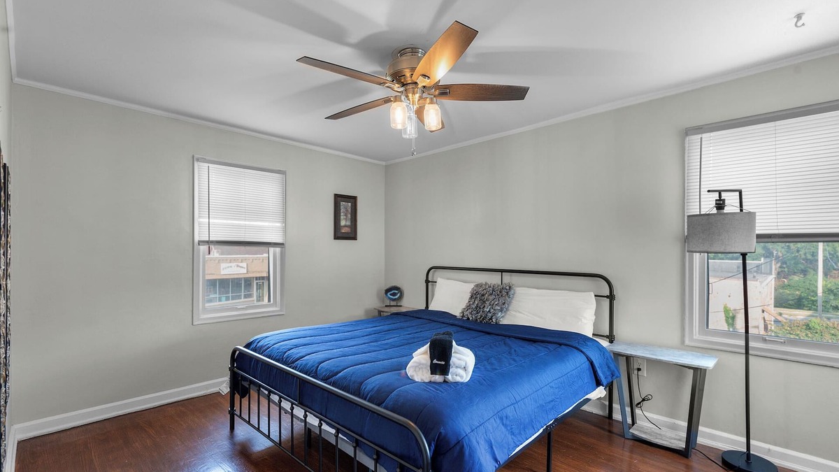 Downtown Omaha Apartment | Leavenworth Park Apt 3-Close to UNMC Blackstone