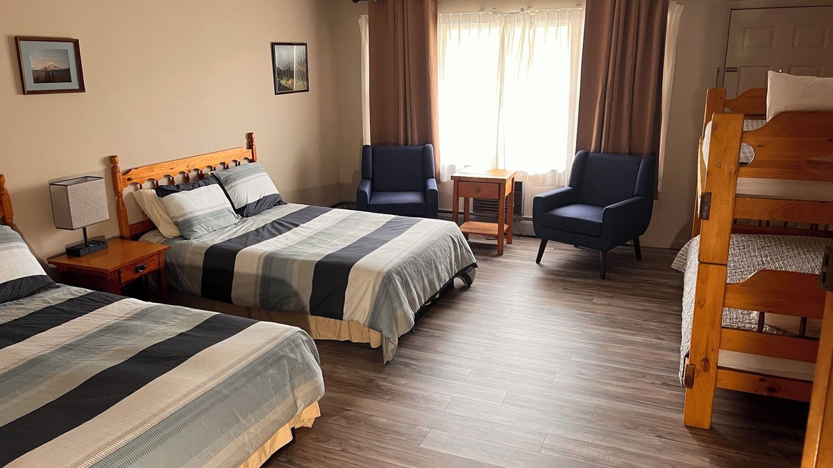 Wilmington Hotel | Ledgerock at Whiteface - Bunk Beds Room