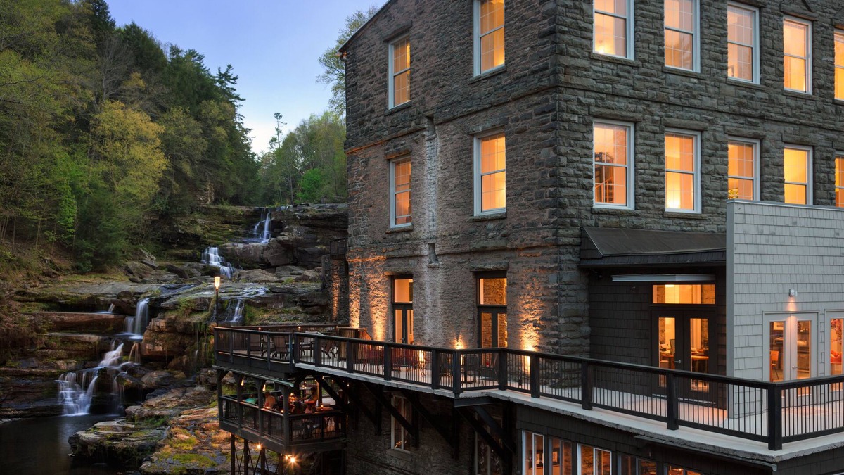 White Mills Hotel | Ledges Hotel