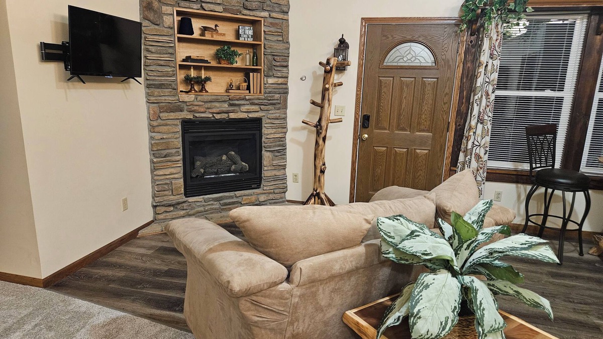Bristolville Apartment | Ledgestone Farms-Charming Country Studio