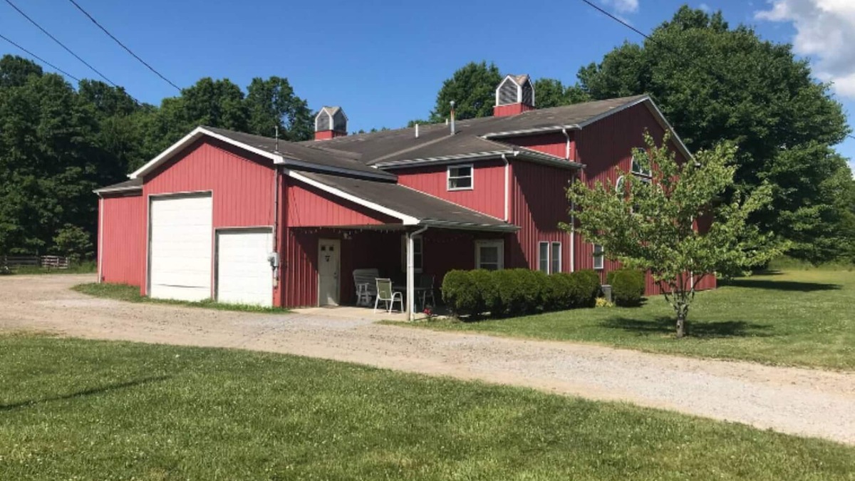 Bristolville Apartment | Ledgestone Farms-Cozy Farm Apartment