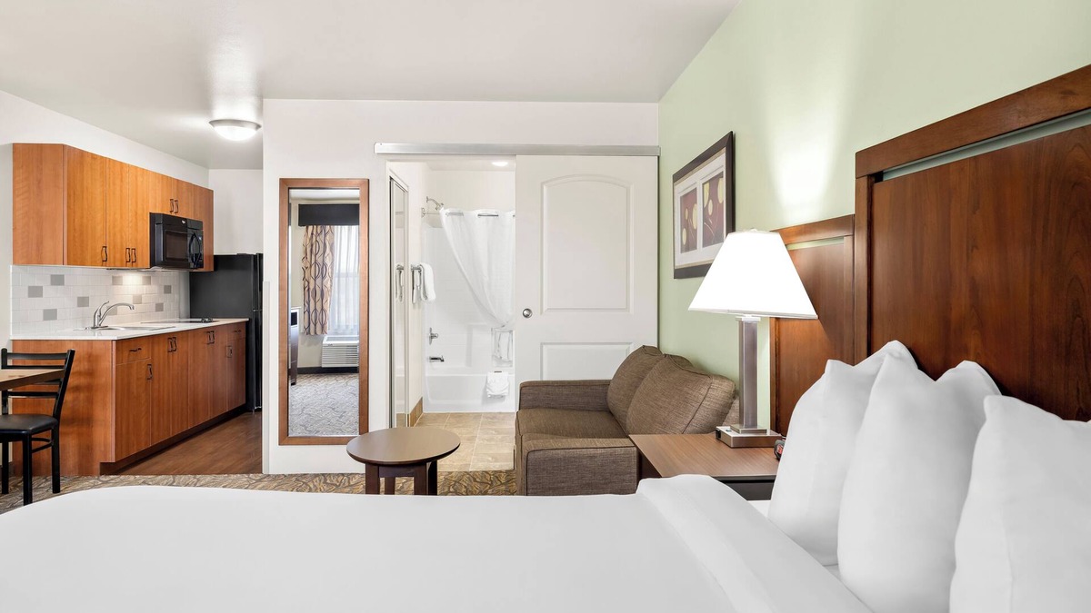 Billings Hotel | Ledgestone Suites Hotel Billings