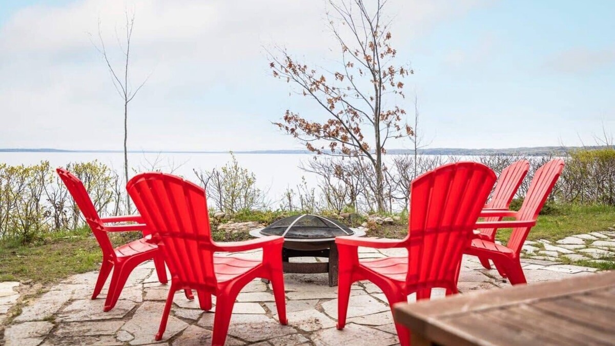 Suttons Bay Cabin | Lee Point Classic Cabins on West Bay with Hot Tub