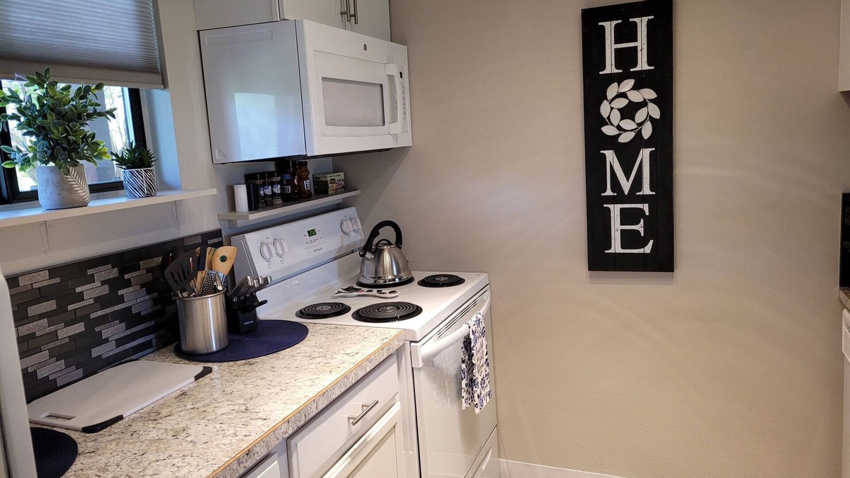 Helena Condo | Lee's Helena Hideout