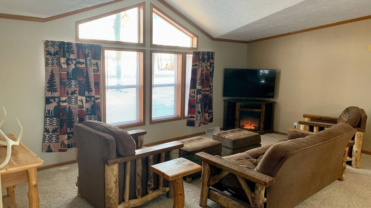 Walker House | Leech Lake Lakeside Cabin!