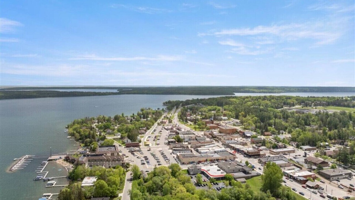 Walker Apartment | Leech Lake Views | Quaint Stay Near Town & Hiking