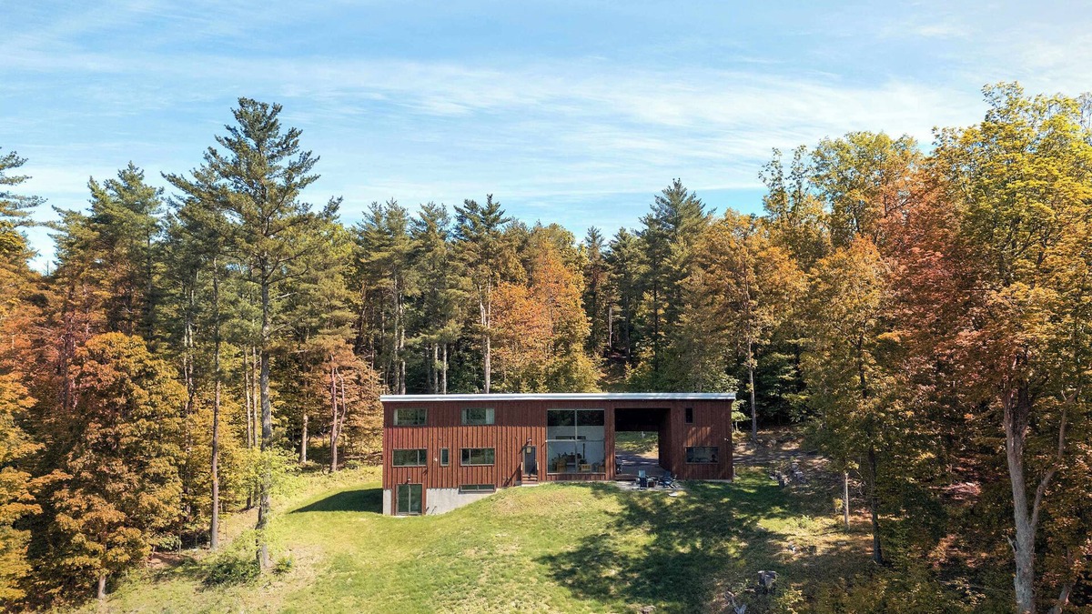Leeds House | Leeds Longhouse: Scenic Views near Hudson + Hunter