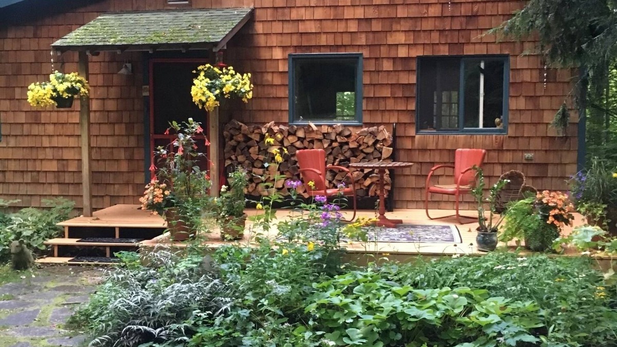 Empire Cabin | Leelanau County Retreat - 7 miles to Glen Arbor