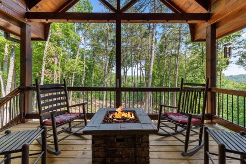 Cherry Log House | Lees Lookout - Pet Friendly with Mountain Views - Open Floor Plan, Vaulted Ceilings, Hot Tub, Pet Friendly, Outdoor Fire Pit
