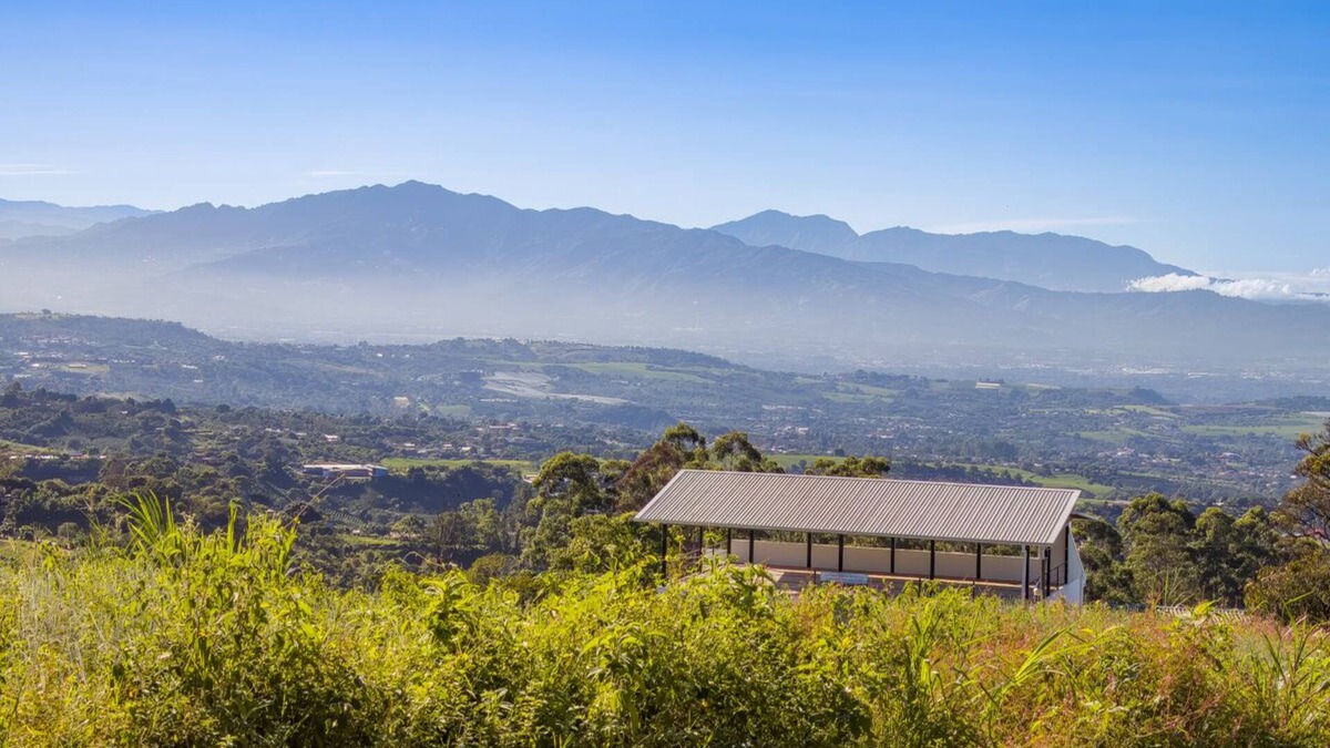 Cajon Condo | Left: La Casa Blanca de Grecia