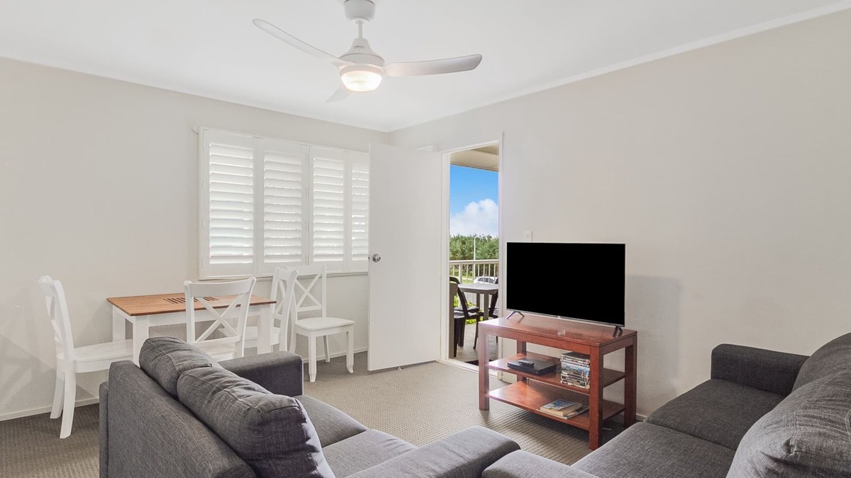 Bilinga Apartment | Legacy 4 - Affordable Beachfront Living in Bilinga (North Kirra) - Min. 3 Night Stays!