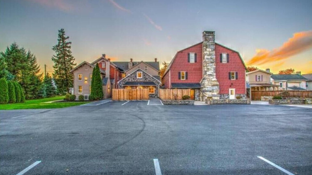 Witmer House | Legacy Manor-Sleeps 26-9 minutes to Sight&Sound,16 Minutes to Downtown Lancaster