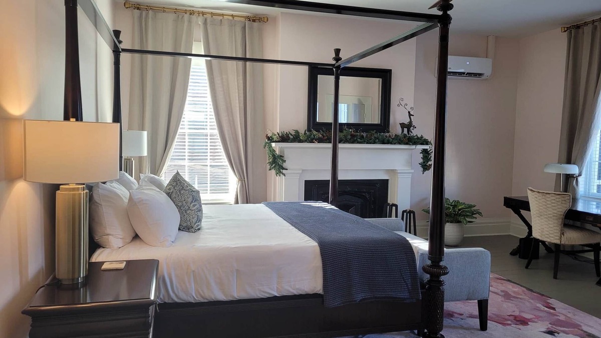Chillicothe Bed & Breakfast | Legacy Room at The Willis-James