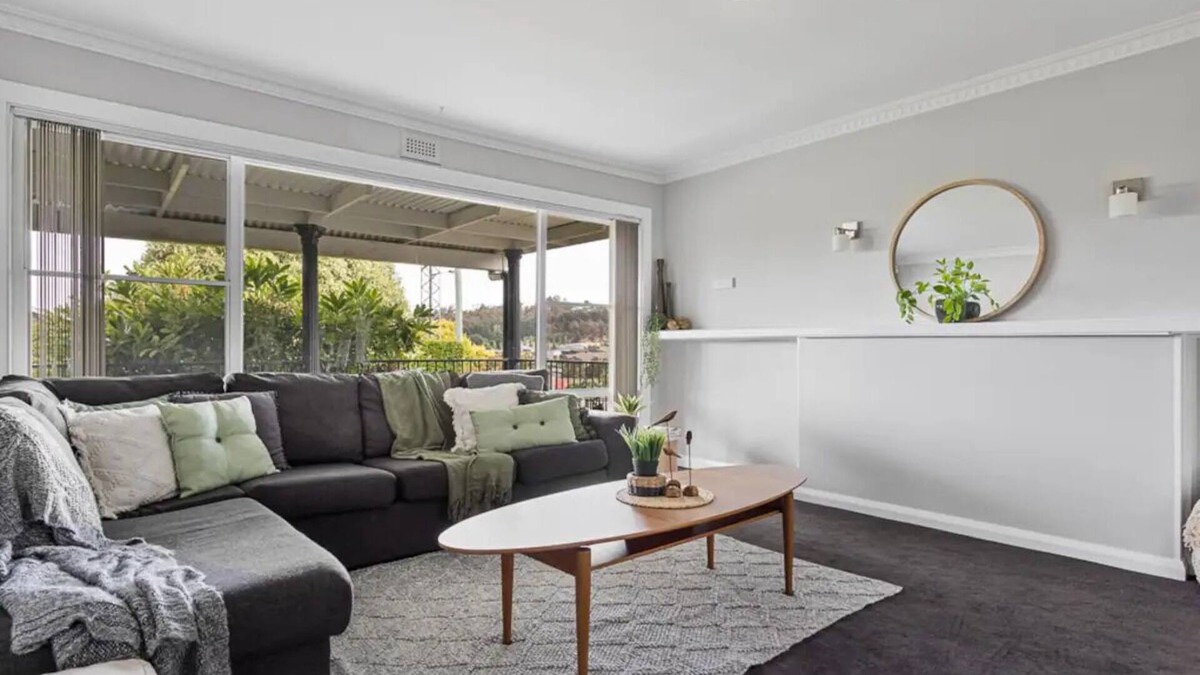 Legana House | Legana Lodge - A home away from home -12 guests