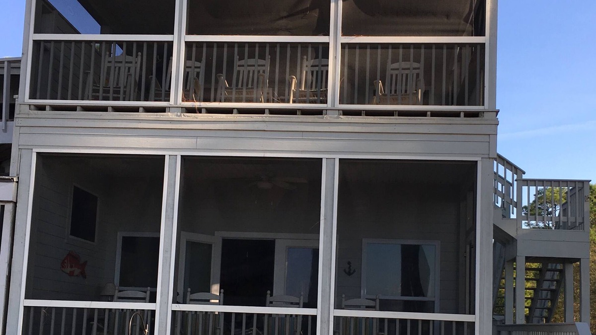 Panacea House | "Legasea," Old Florida Beachfront Charm with Two Screen Porches, Sleeps 7