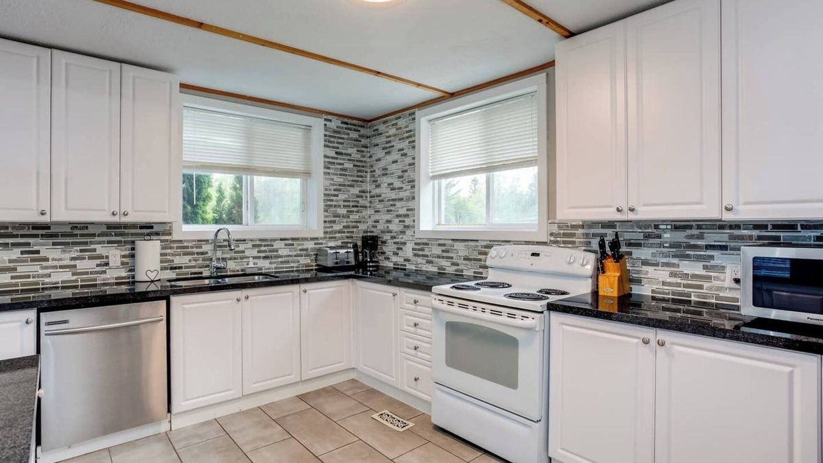 The Blue Mountains Ski Chalet | Legend Cottages(Sleep40) - indoor Pool & hot tub & Sauna