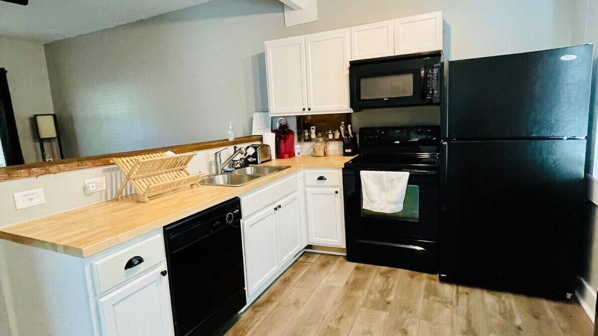 University House | Legend's Orchard-Close to Downtown and Baylor