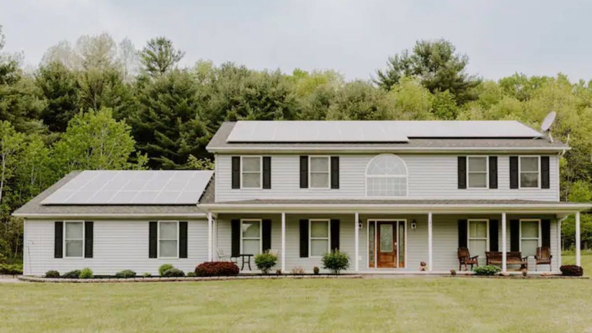 Genesee House | Legendary Guest Home -6 bedroom- Private!