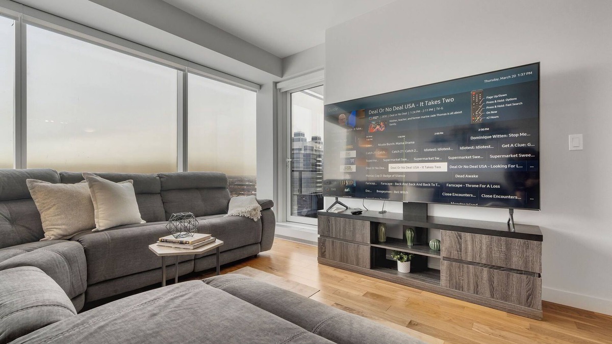 Downtown Edmonton Apartment | Legends - Executive Suite, Luxury Amenities, Pool