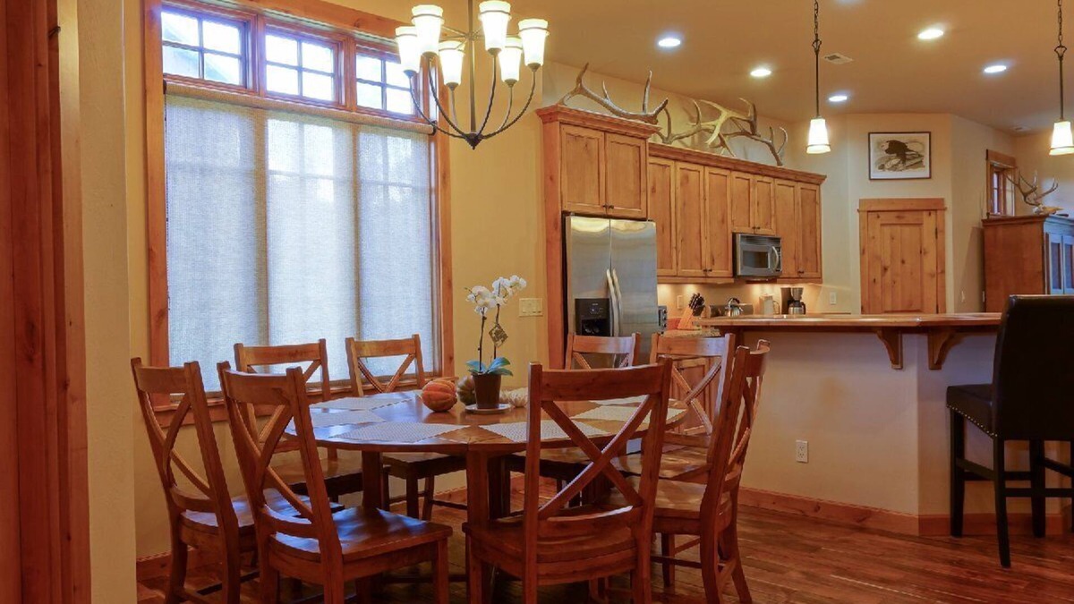 Bozeman House | Legends Townhouse-Luxury Townhouse Near Bozeman and Bridger Creek Golf Course