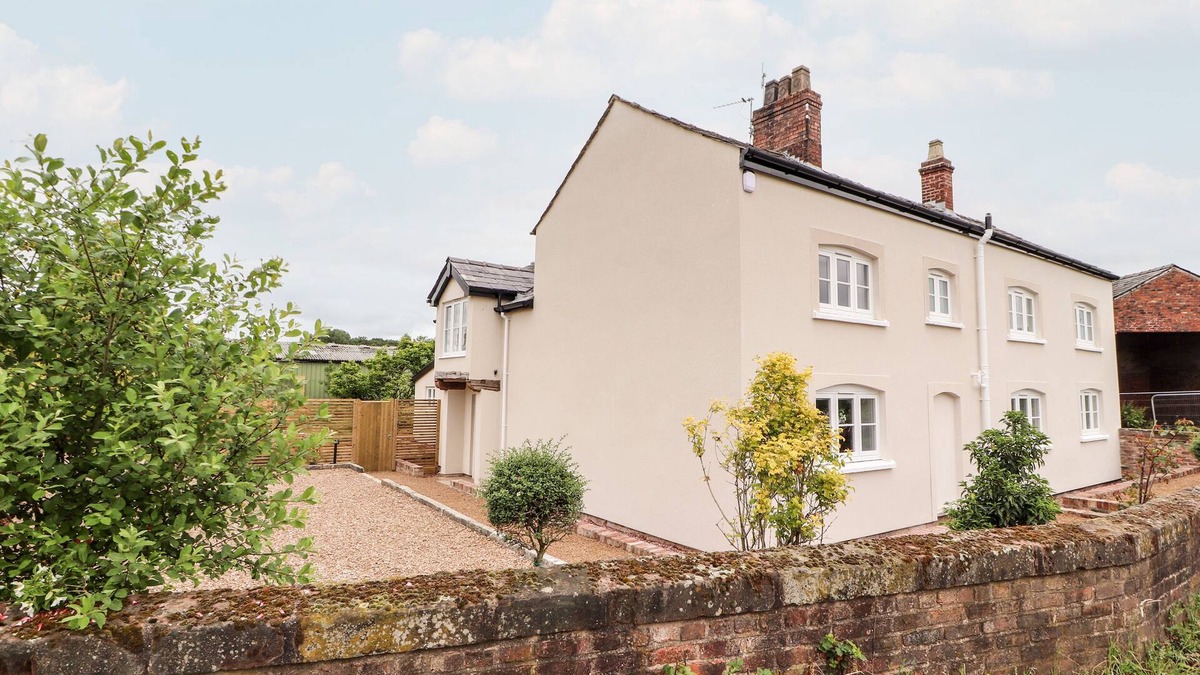 Knutsford Cottage | LEGH OAKS FARM, pet friendly, luxury holiday cottage in Knutsford
