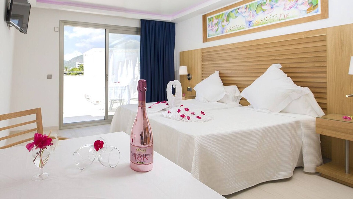 Sant Jordi de Ses Salines Hotel | LeibTour code: BONMYBOS-SB2/Pool +⛱ Beach 150m - ♕Balines Bed ♥ Free Parking