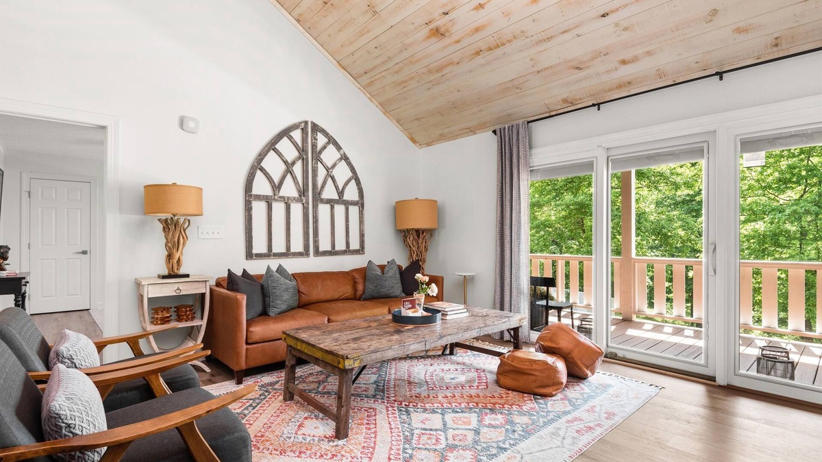 Franklin House | Leiper's Fork Home on 12 Acres | 4 King Beds | Family & Dog Friendly