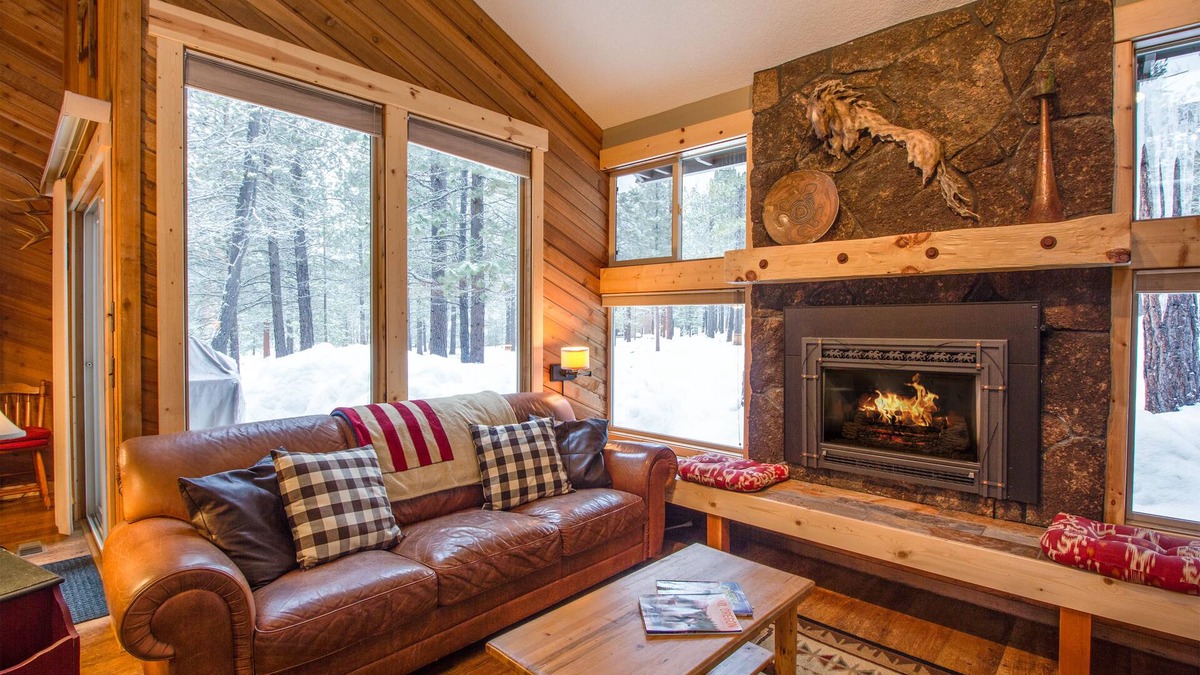 Overlook Park House | LEIS05 - Mountain Cabin, A/C, Short Walk to Village, Pet Friendly, Hot Tub
