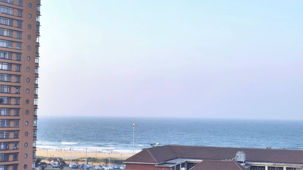 South Beach Apartment | Lela Holiday Apartments- Spacious Beachfront apartment with sea and harbor views