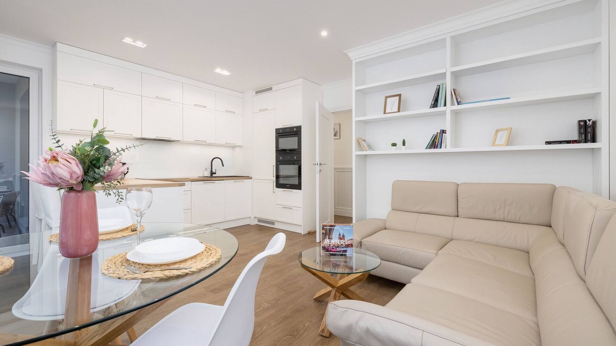Pradnik Czerwony Apartment | Lema 17 | Prestige, Wifi, 2 Bedrooms, Balcony, Parking, Cracow