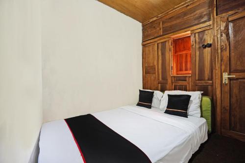 Malang Hotel | Lembah Mbalong Resort Mitra RedDoorz Near Exit Tol Singosari