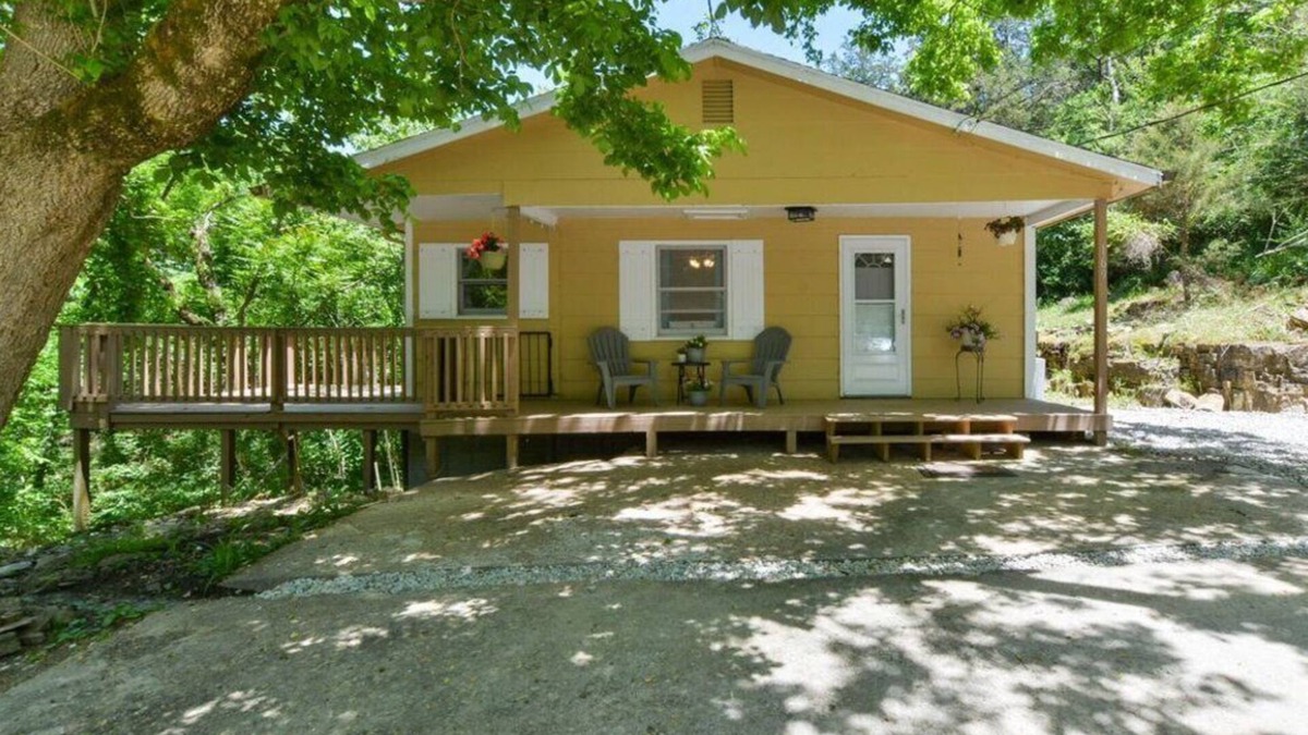 Branson House | Lemon Cottage- Branson's Bungalow