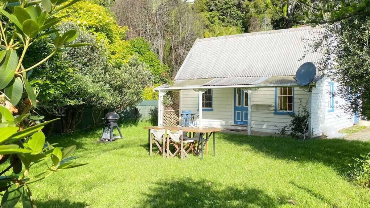 Clifton House | Lemon Cottage-Rustic Cosy