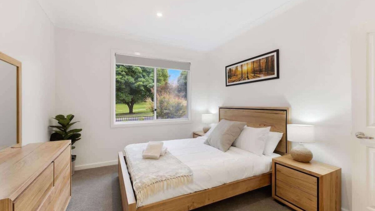 Myrtleford House | Lemon & Myrtle Cottage - Stunning and Cosy Accommodation