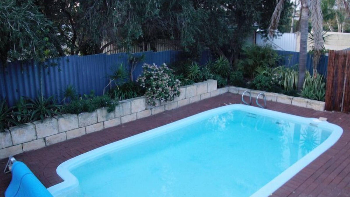 Padbury House | Lemon Tree Cottage - beautiful holiday home with pool near Hillary's, Perth