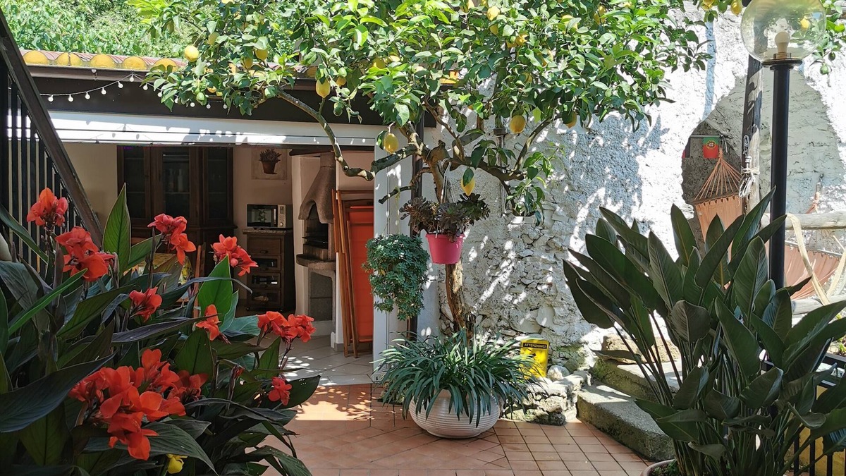 Feglino Apartment | "Lemon Tree House" Home with Bike Storage