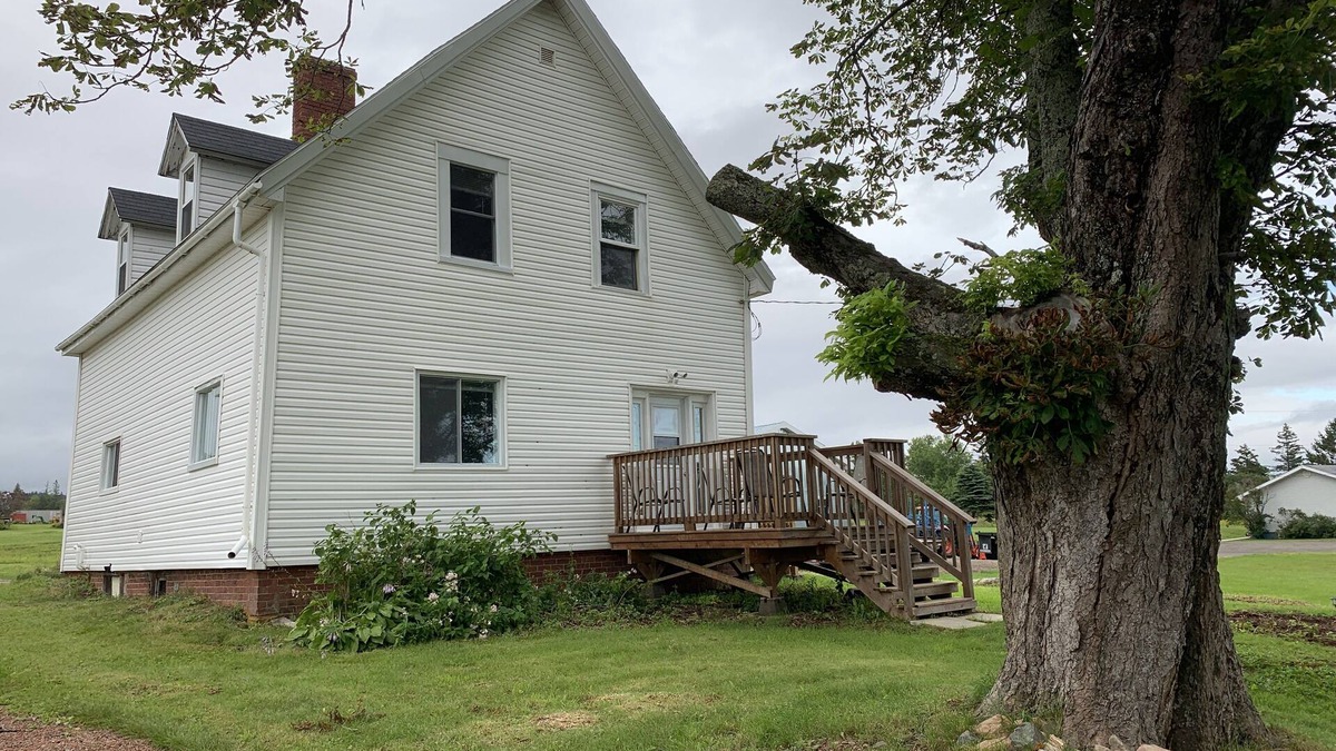 Lower Five Islands House | Lena's Place is situated in the center of beautiful Five Islands, Nova Scotia