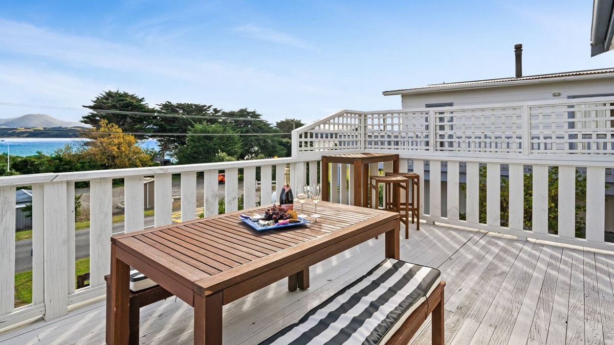 Palliser Bay House | Lendale Bach - Lake Ferry Holiday Home